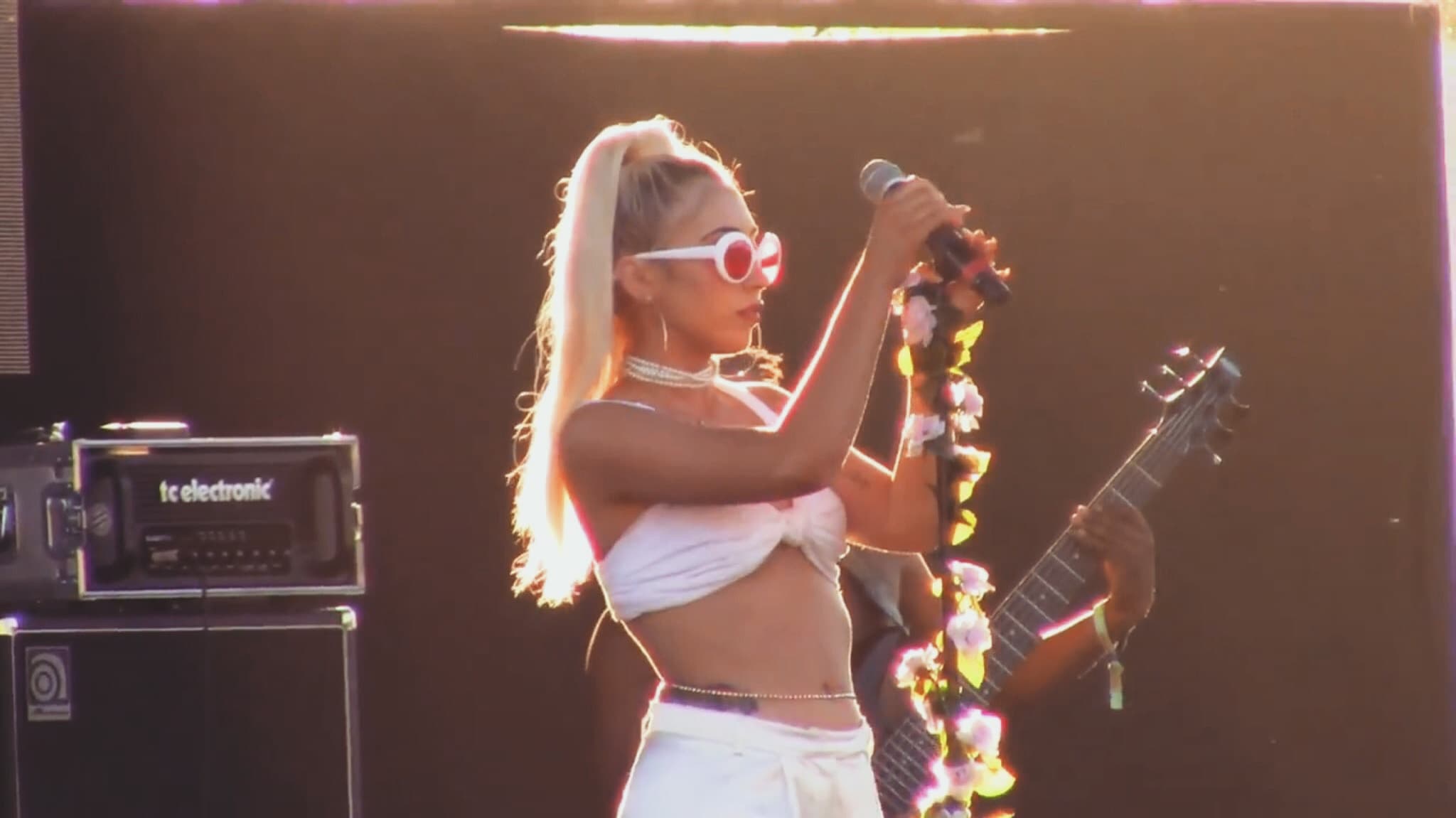 Kali Uchis performing live