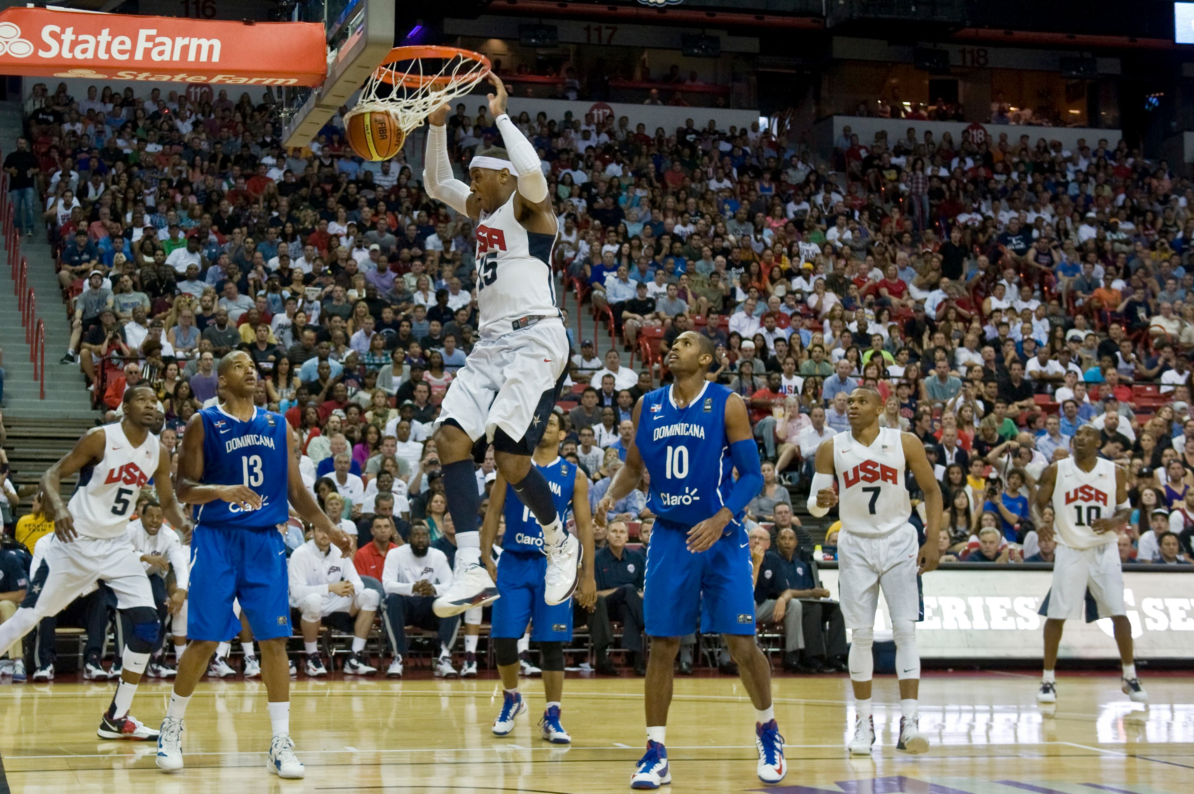 Carmelo Anthony dunk USA vs Dominican Republic